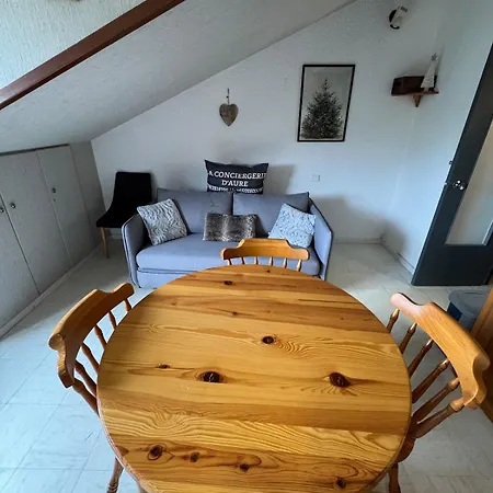 Апартаменты La Mansarde Сен-Лари-Сулан